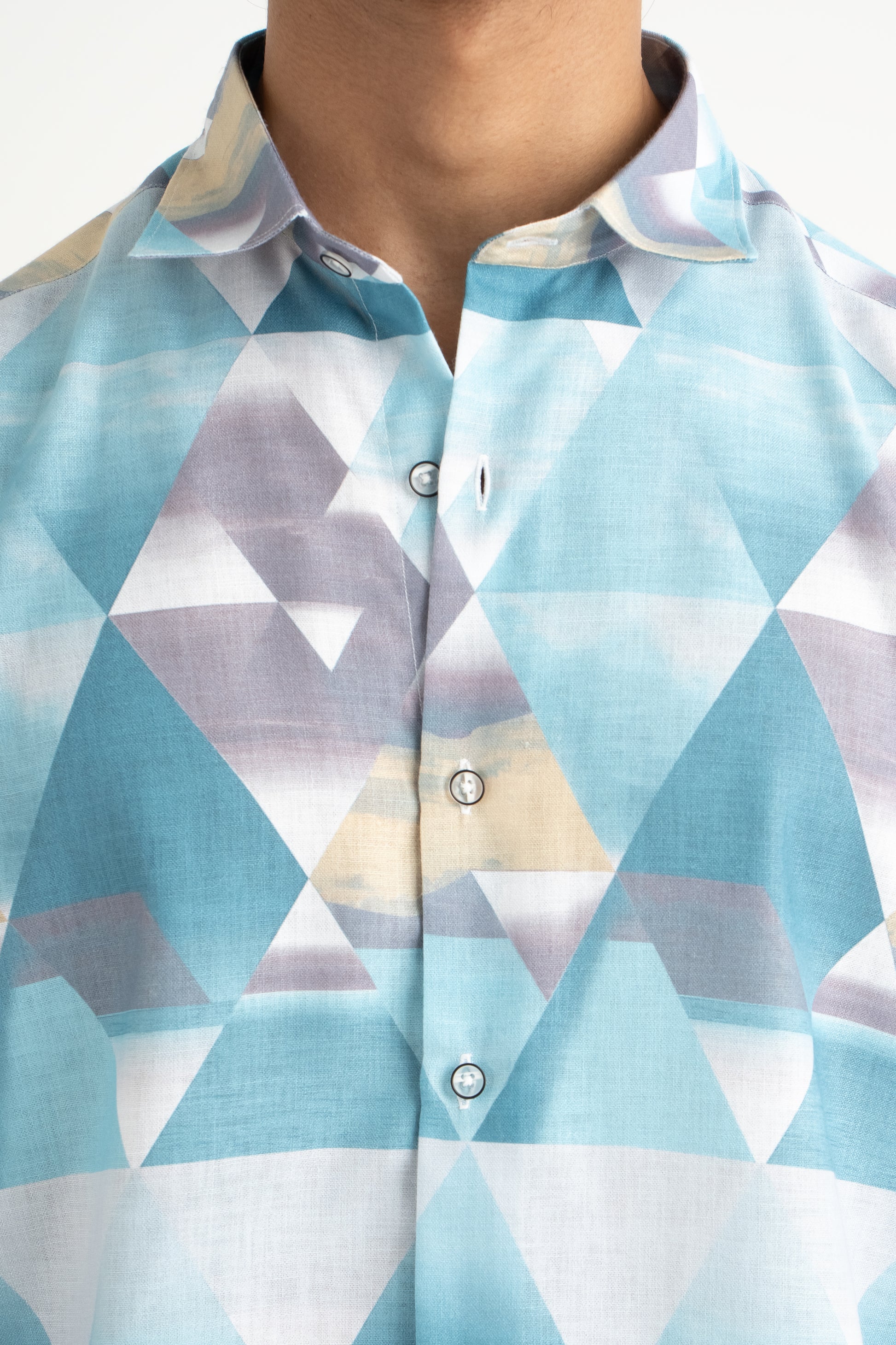 REGULAR FIT HALF SLEEVE SHIRT